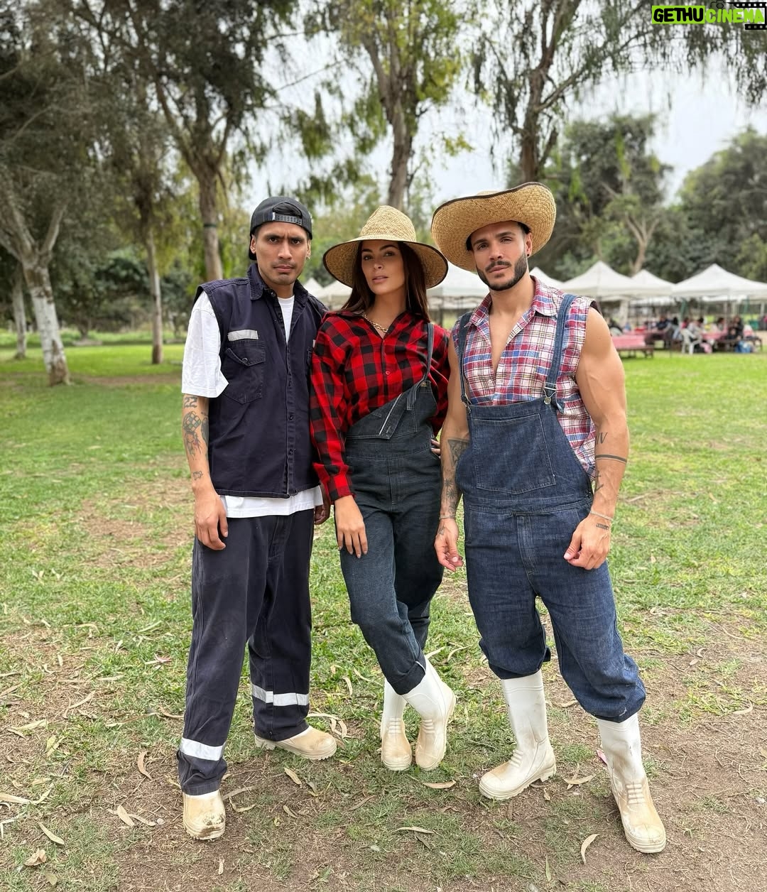 Laura Spoya - 29.9K Likes - La Manada más salvaje del stream reportando desde la granja 🫡😏. Solo diremos.. si se perdieron el en vivo vayan a ver la repetición pero YA 🫣 #Goodtime #TodoGood