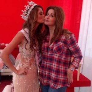 Laura Spoya Instagram - Feliz día mami querida y Lalita ❤️. Este año les toca un poco sucedidas de salud pero siempre con la mejor actitud y vibras positivas ❤️
Maaaaa: gracias por siempre haber estado en cada momento importante de mi vida! En las buenas, malas y peores.. sieeempre juntas ❤️. Pronto estarás al 💯! Te quiero 💕! @julysolm
Lalita: gracias por ser muestra de fortaleza y resiliencia! Te quiero mucho! Aún nos quedan muchísimas cosas por vivir! Mi segunda mamá 💕