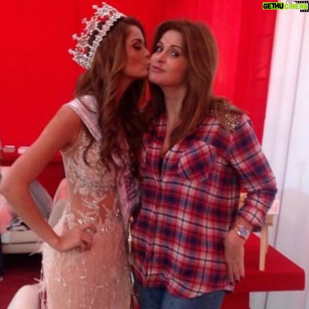 Laura Spoya - 57.4K Likes - Feliz día mami querida y Lalita ❤️. Este año les toca un poco sucedidas de salud pero siempre con la mejor actitud y vibras positivas ❤️
Maaaaa: gracias por siempre haber estado en cada momento importante de mi vida! En las buenas, malas y peores.. sieeempre juntas ❤️. Pronto estarás al 💯! Te quiero 💕! @julysolm 
Lalita: gracias por ser muestra de fortaleza y resiliencia! Te quiero mucho! Aún nos quedan muchísimas cosas por vivir! Mi segunda mamá 💕