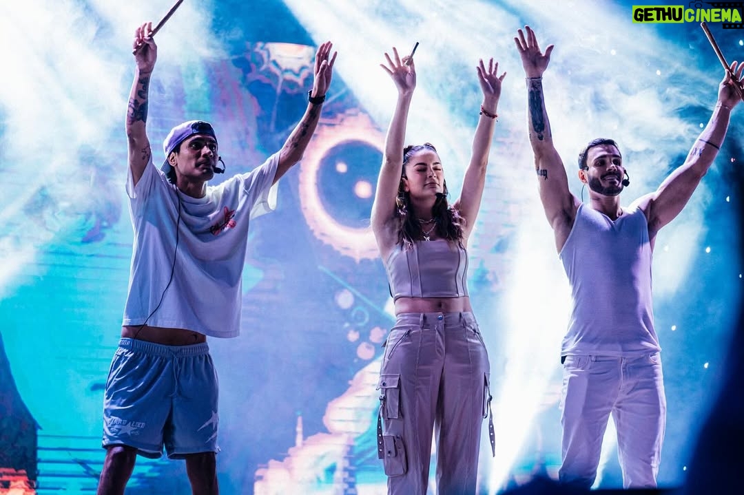 Laura Spoya - 33.4K Likes - Todo lo que fue el primer Good Time en el Canout. Gracias goodcitos por estar en este momento histórico y ser parte de la manada. 👌

📸 @maritza_ojoxojo una capa 👌