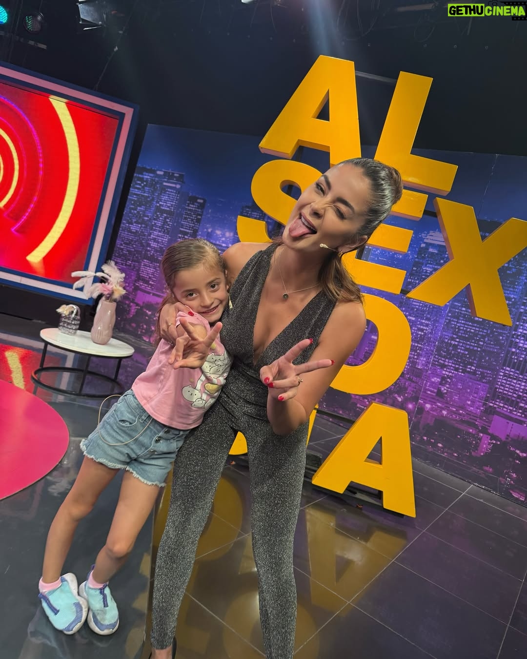 Laura Spoya - 38.6K Likes - Sin ustedes no tendría el título más importante del mundo 💗. Gracias por llenar mi vida del amor más puro e incondicional! Por desarrollar algo con lo que no había venido de fábrica: paciencia 😅, y por ser mi motivación diaria para siempre dar mi 100%! Con y para ustedes TODO! 🥹✨!
¡Feliz día a todas las mamitas de la manada!