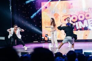 Laura Spoya Instagram - Todo lo que fue el primer Good Time en el Canout. Gracias goodcitos por estar en este momento histórico y ser parte de la manada. 👌
📸 @maritza_ojoxojo una capa 👌