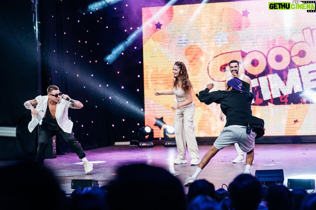 Laura Spoya - 33.4K Likes - Todo lo que fue el primer Good Time en el Canout. Gracias goodcitos por estar en este momento histórico y ser parte de la manada. 👌

📸 @maritza_ojoxojo una capa 👌