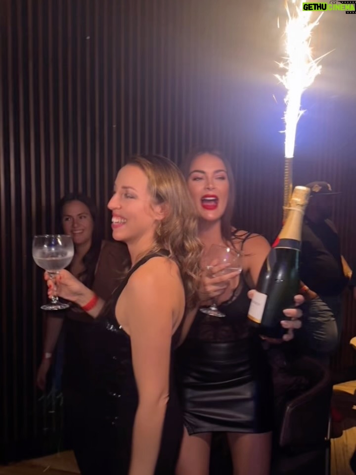 Laura Spoya - 28.2K Likes - Algunas fotitos de lo que fue mi festejo patronal de cumpleaños 😅. Falta parte II, III y hasta IV ajajajaja! Gracias a todos por haberlo hecho tan especial ❤️. Este año no tenía ganas de hacer nada y terminé haciendo de todo 😂. Hasta parapente ajajajaja los quiero mucho 🫶🏻