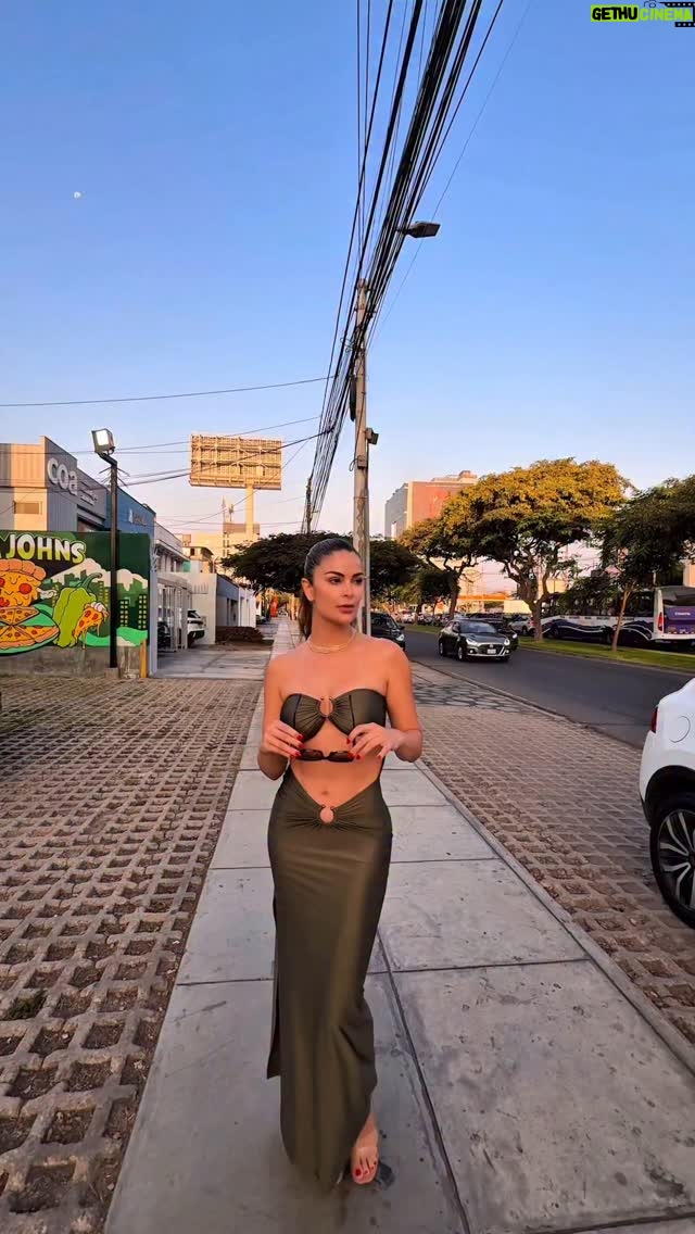 Laura Spoya - 31.5K Likes - Elegante, porque una estrella come como estrella 💅😂

La nueva Pizza Estrella de Papa Johns no es cualquier pizza: tiene bordes rellenos de queso o tocino o jalapeño, y viene con salsas que no son de este mundo. Garlic para alejar las malas vibras, mango habanero para el picante que despierta, y salsa rosa para atraer buenas energías.

Yo no necesito suerte… tengo bordes rellenos 😌

#Publicidad