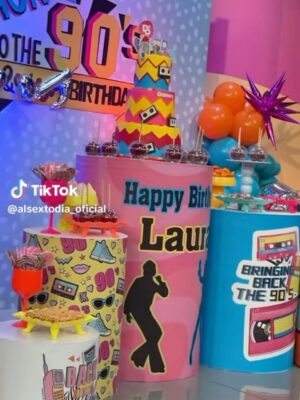 Laura Spoya Instagram - Algunas fotitos de lo que fue mi festejo patronal de cumpleaños 😅. Falta parte II, III y hasta IV ajajajaja! Gracias a todos por haberlo hecho tan especial ❤️. Este año no tenía ganas de hacer nada y terminé haciendo de todo 😂. Hasta parapente ajajajaja los quiero mucho 🫶🏻