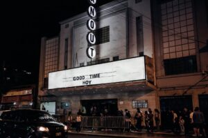 Laura Spoya Instagram - Todo lo que fue el primer Good Time en el Canout. Gracias goodcitos por estar en este momento histórico y ser parte de la manada. 👌
📸 @maritza_ojoxojo una capa 👌
