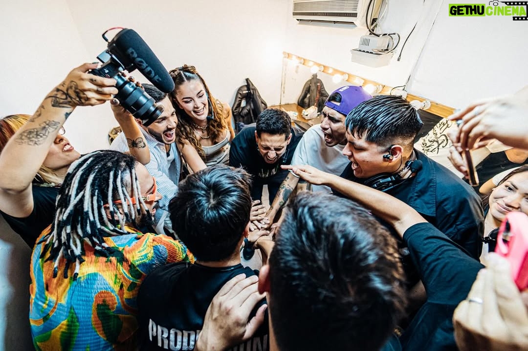 Laura Spoya - 33.4K Likes - Todo lo que fue el primer Good Time en el Canout. Gracias goodcitos por estar en este momento histórico y ser parte de la manada. 👌

📸 @maritza_ojoxojo una capa 👌