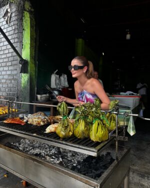 Laura Spoya Instagram - Unos días en la selva de chamba pero también de diversión a full 😜. Es mi primera vez visitando Pucallpa y me ha encaaaaaaantado! El clima es tremendamente espectacular 🔥. Para quienes me encontré ayer en la fiestita de cumbia pasen videos por interno peeee jajaja estuve 2 días pero me lo gocé como si hubiera estado una semana jajaja que lindo es nuestro país y gente 🫶🏻! Gracias por su hospitalidad 🥰 #Pucallpa