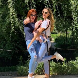 Laura Spoya Instagram - Feliz día mami querida y Lalita ❤️. Este año les toca un poco sucedidas de salud pero siempre con la mejor actitud y vibras positivas ❤️
Maaaaa: gracias por siempre haber estado en cada momento importante de mi vida! En las buenas, malas y peores.. sieeempre juntas ❤️. Pronto estarás al 💯! Te quiero 💕! @julysolm
Lalita: gracias por ser muestra de fortaleza y resiliencia! Te quiero mucho! Aún nos quedan muchísimas cosas por vivir! Mi segunda mamá 💕