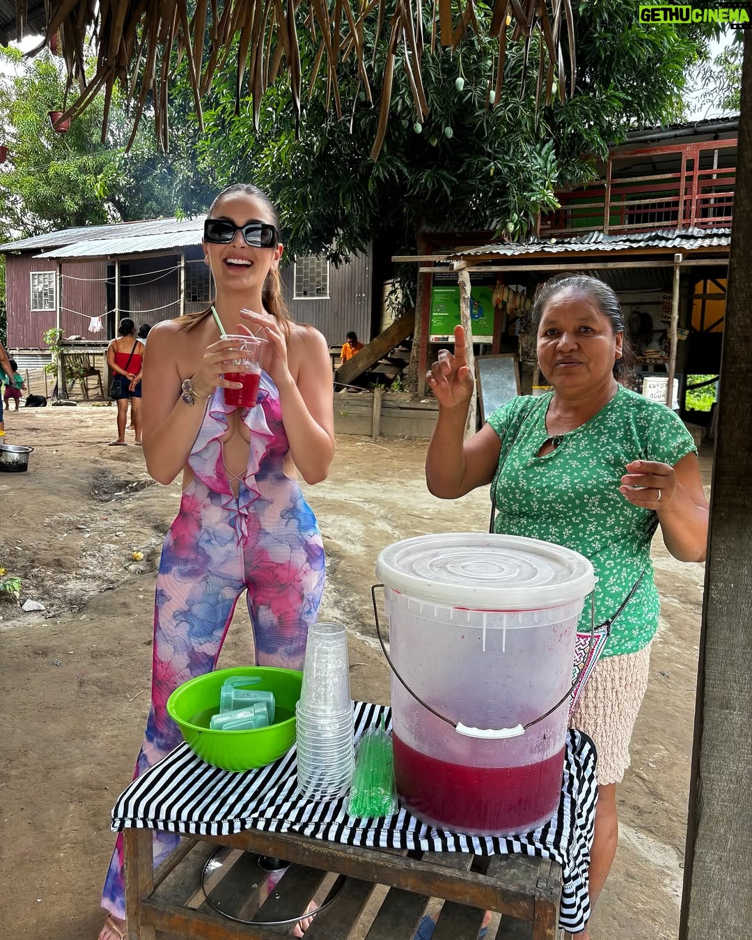 Laura Spoya - 28.5K Likes - Unos días en la selva de chamba pero también de diversión a full 😜. Es mi primera vez visitando Pucallpa y me ha encaaaaaaantado! El clima es tremendamente espectacular 🔥. Para quienes me encontré ayer en la fiestita de cumbia pasen videos por interno peeee jajaja estuve 2 días pero me lo gocé como si hubiera estado una semana jajaja que lindo es nuestro país y gente 🫶🏻! Gracias por su hospitalidad 🥰 #Pucallpa