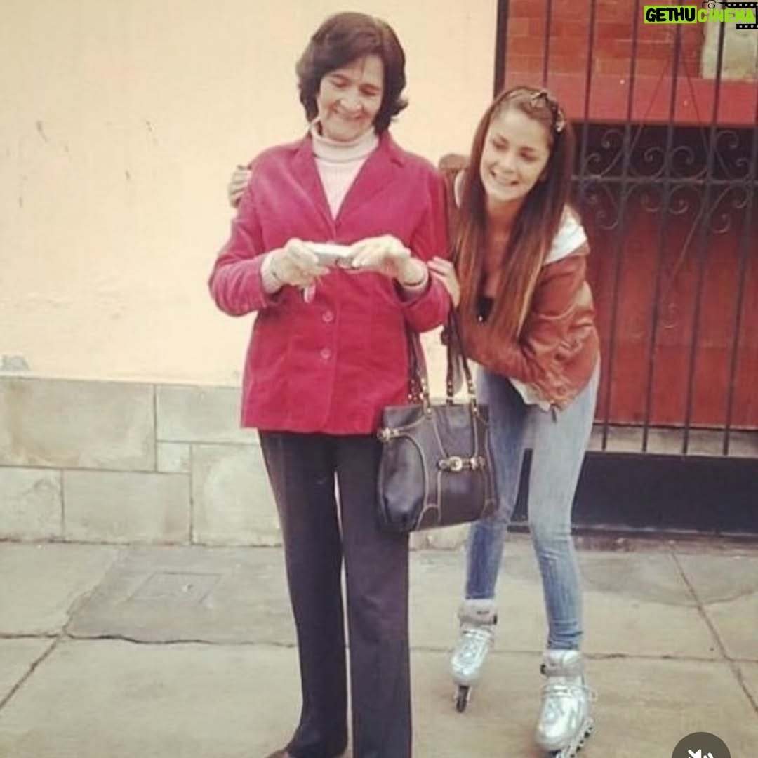 Laura Spoya - 57.4K Likes - Feliz día mami querida y Lalita ❤️. Este año les toca un poco sucedidas de salud pero siempre con la mejor actitud y vibras positivas ❤️
Maaaaa: gracias por siempre haber estado en cada momento importante de mi vida! En las buenas, malas y peores.. sieeempre juntas ❤️. Pronto estarás al 💯! Te quiero 💕! @julysolm 
Lalita: gracias por ser muestra de fortaleza y resiliencia! Te quiero mucho! Aún nos quedan muchísimas cosas por vivir! Mi segunda mamá 💕