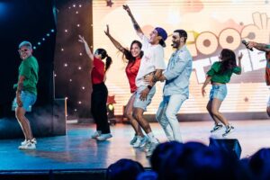 Laura Spoya Instagram - Todo lo que fue el primer Good Time en el Canout. Gracias goodcitos por estar en este momento histórico y ser parte de la manada. 👌
📸 @maritza_ojoxojo una capa 👌