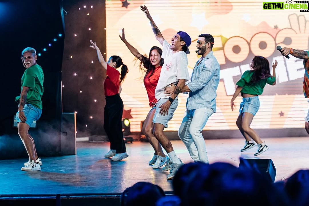 Laura Spoya - 33.4K Likes - Todo lo que fue el primer Good Time en el Canout. Gracias goodcitos por estar en este momento histórico y ser parte de la manada. 👌

📸 @maritza_ojoxojo una capa 👌