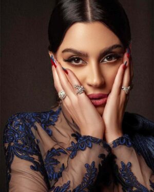 Layla Iskandar Instagram - Sometimes u don’t have to be the wiser and the strongest one …in the room ..just be afraid it’s ok..ur a human 🎥