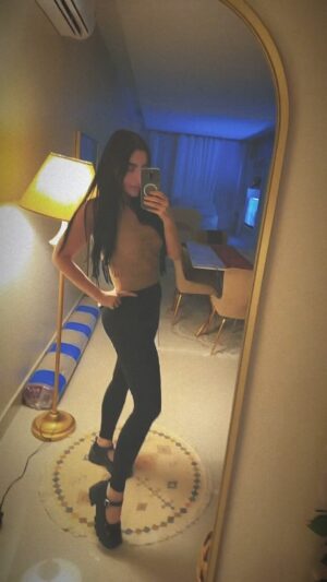 Layla Iskandar Instagram - Chill..🧘‍♀️