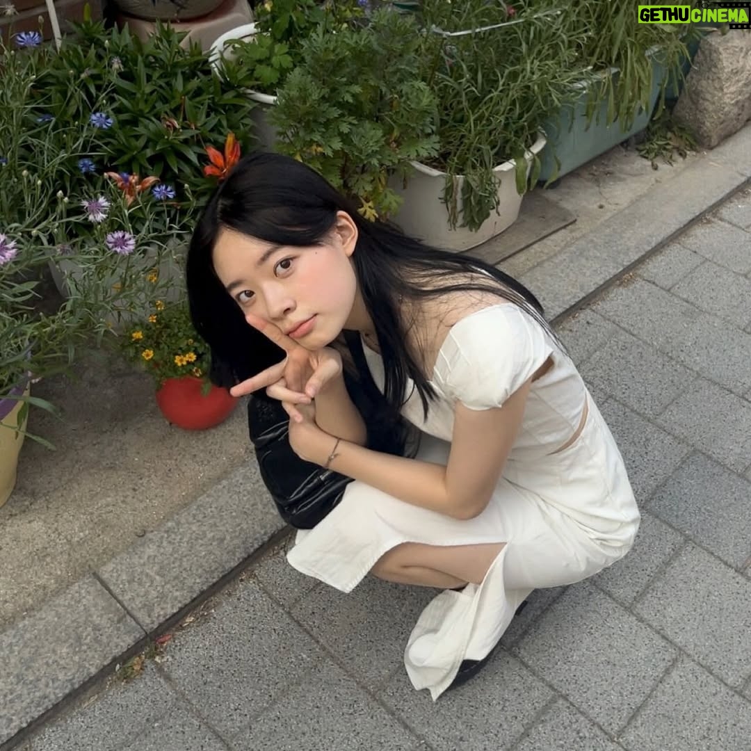 Lee Jae-in - 102.5K Likes - 