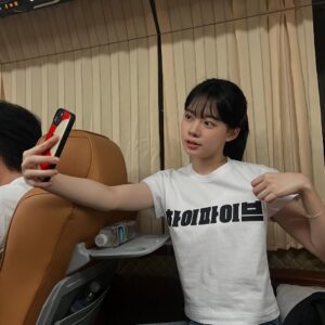 Lee Jae-in Instagram - #하이파이브 개봉했어요!!!!! 💪🏻🥰 극장에서 얼른 만나요🎶