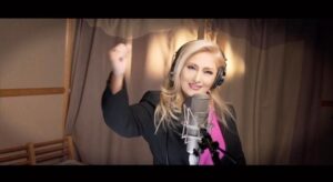 Leila Forouhar Instagram - ای ایران 
ای مرز پر گوهر
با نام #زن برای #زندگی کردن تمام هموطنانم،  پدران و مادران ، جوانان و زنان، زن و مرد، كرد و آذري را بردار 
میدانیم و با تمام وجود #آزادی را فریاد خواهیم زد. به امید روزی که در جشن آزادیش یکصدا در کنار هموطنانم این سرود را بخوانیم .
.
.
#women #life #freedom #mahsaamini #freeiran
