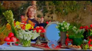 Leila Forouhar Instagram - نوروز، یادگار ماندگار مردمان این دیار و بهار، ارمغان سبز روزگار
بر شما و همه آنان که این جشن و آیین باستانی را پاس می دارند خجسته باد
سعادتتان پاینده، مهرتان پایدار❤️

#لیلافروهر #بهار #نوروز #ایران