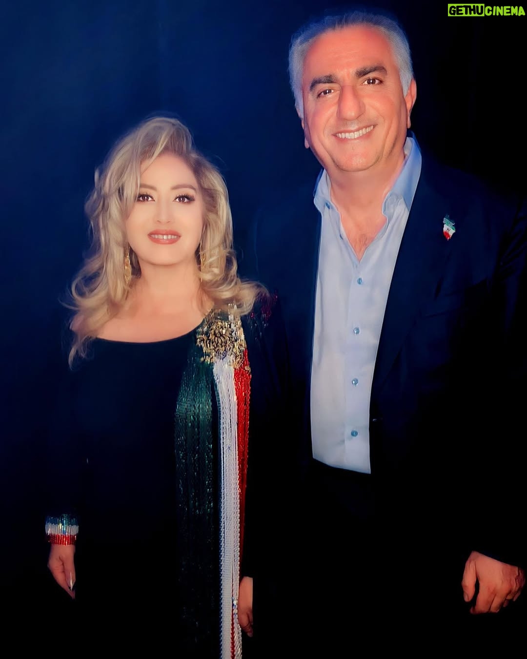 Leila Forouhar - 164.7K Likes - خوشحالم من هم در گردهمایی باشکوه "برای آزادی" در کنار دیگر همکارانم سهم کوچکی را برای حمایت از جنبش زن، زندگی، آزادی داشتم . با حضور شاهزاده رضا پهلوی نیز، این شب زیبا و دیدنی به اوج خود رسید. 

با سپاس از حمایت شما عزیزان و دست اندرکاران این برنامه و با تشکر از سیمین عزیز برای طراحی بسیار زیبای لباس من  و همچنین زاره عزیز برای آرایش مو و میکاپ .
به امید آینده ی روشن برای سرزمینمان ایران

LIVE FOR LIBERTY
Los Angeles , Youtube Theater
June 11th 2022
@simin_couture Simin_couture
#LeilaForouhar #LiveForLiberty #IRAN #MahsaAmini #Woman_Life_Freedom

#لیلافروهر #ایران #مهسا_امینی #زن_زندگی_آزادی