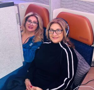 Leila Forouhar Instagram - آغاز سفرى ديگر با خواهر عزيزم فريبا ، براى ديدار شما نازنينان در اروپا 🌹. #ليلا فروهر #كنسرت اروپا