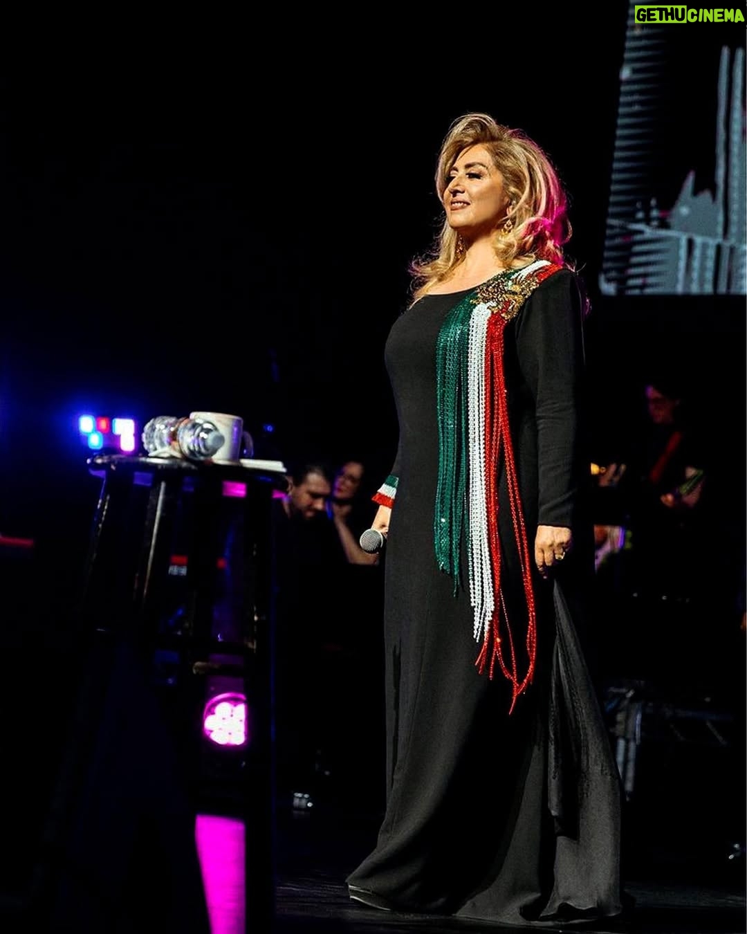 Leila Forouhar - 164.7K Likes - خوشحالم من هم در گردهمایی باشکوه "برای آزادی" در کنار دیگر همکارانم سهم کوچکی را برای حمایت از جنبش زن، زندگی، آزادی داشتم . با حضور شاهزاده رضا پهلوی نیز، این شب زیبا و دیدنی به اوج خود رسید. 

با سپاس از حمایت شما عزیزان و دست اندرکاران این برنامه و با تشکر از سیمین عزیز برای طراحی بسیار زیبای لباس من  و همچنین زاره عزیز برای آرایش مو و میکاپ .
به امید آینده ی روشن برای سرزمینمان ایران

LIVE FOR LIBERTY
Los Angeles , Youtube Theater
June 11th 2022
@simin_couture Simin_couture
#LeilaForouhar #LiveForLiberty #IRAN #MahsaAmini #Woman_Life_Freedom

#لیلافروهر #ایران #مهسا_امینی #زن_زندگی_آزادی