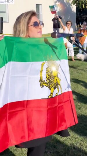 Leila Forouhar Instagram - #باور دارم پایان این شب سیه سپید است 🕊️🙏❤️ #ایرانمون پر میشه از امید ، هر کوچه ای پر میشه از #آواز 
.
.
#women #life #freedom 
#زن_زندگی_آزادی 
#مرد_میهن_آبادی 
#مهسا_امینی #مهساامینی #نیکا_شاکرمی #سارینا_اسماعیل_زاده #mahsaamini #nikashakarami #sarinaesmailzadeh