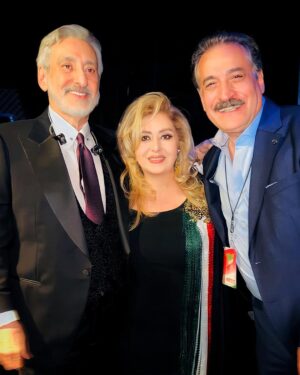 Leila Forouhar Instagram - خوشحالم من هم در گردهمایی باشکوه "برای آزادی" در کنار دیگر همکارانم سهم کوچکی را برای حمایت از جنبش زن، زندگی، آزادی داشتم . با حضور شاهزاده رضا پهلوی نیز، این شب زیبا و دیدنی به اوج خود رسید.
با سپاس از حمایت شما عزیزان و دست اندرکاران این برنامه و با تشکر از سیمین عزیز برای طراحی بسیار زیبای لباس من و همچنین زاره عزیز برای آرایش مو و میکاپ .
به امید آینده ی روشن برای سرزمینمان ایران
LIVE FOR LIBERTY
Los Angeles , Youtube Theater
June 11th 2022
@simin_couture Simin_couture
#LeilaForouhar #LiveForLiberty #IRAN #MahsaAmini #Woman_Life_Freedom
#لیلافروهر #ایران #مهسا_امینی #زن_زندگی_آزادی