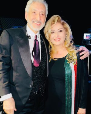 Leila Forouhar Instagram - خوشحالم من هم در گردهمایی باشکوه "برای آزادی" در کنار دیگر همکارانم سهم کوچکی را برای حمایت از جنبش زن، زندگی، آزادی داشتم . با حضور شاهزاده رضا پهلوی نیز، این شب زیبا و دیدنی به اوج خود رسید. 

با سپاس از حمایت شما عزیزان و دست اندرکاران این برنامه و با تشکر از سیمین عزیز برای طراحی بسیار زیبای لباس من  و همچنین زاره عزیز برای آرایش مو و میکاپ .
به امید آینده ی روشن برای سرزمینمان ایران

LIVE FOR LIBERTY
Los Angeles , Youtube Theater
June 11th 2022
@simin_couture Simin_couture
#LeilaForouhar #LiveForLiberty #IRAN #MahsaAmini #Woman_Life_Freedom

#لیلافروهر #ایران #مهسا_امینی #زن_زندگی_آزادی