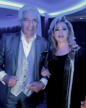 Leila Forouhar Instagram - فرامرز اصلانى عزيز 
استثنائى در موسيقى ما كه با شخصيت والا و قلبى پر از عشق و محبت با آثار زيبايش ،چندين دهه  خاطره ساز نسل های مختلف بوده و نامش جاودانه  خواهد ماند . او هميشه در شرايط سخت در كنار و همراه هموطنانش بوده و هست ، مطمئن  هستم با روحيه قوى و مبارزش اين بيمارى را از بين خواهد برد و  ما دوباره او را در صحنه ها خواهيم ديد .با آرزو ى بهبودى براى همكار ودوست خوب و نازنينم . ❤️ #لیلافروهر #فرامرزاصلانی