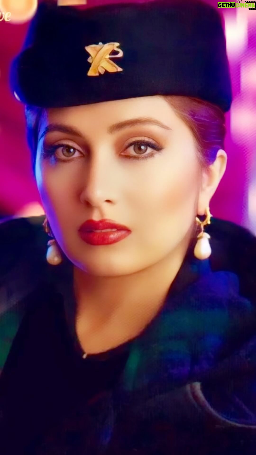 Leila Forouhar - 51.3K Likes - سلام من به تمامی یاران مهربونم در هرجای دنیا که هستین 🌹🫶 خوشحالم که از طریق کنسرت ها می تونم با شما عزیزان از نزدیک دیدار داشته باشم 🙏
.
.
.
.
.
#لیلافروهر #لیلافروهر_قدیمی #کنسرت #موزیک #خاطره #عشق #tbt  #love #photography