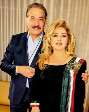 Leila Forouhar Instagram - خوشحالم من هم در گردهمایی باشکوه "برای آزادی" در کنار دیگر همکارانم سهم کوچکی را برای حمایت از جنبش زن، زندگی، آزادی داشتم . با حضور شاهزاده رضا پهلوی نیز، این شب زیبا و دیدنی به اوج خود رسید. 

با سپاس از حمایت شما عزیزان و دست اندرکاران این برنامه و با تشکر از سیمین عزیز برای طراحی بسیار زیبای لباس من  و همچنین زاره عزیز برای آرایش مو و میکاپ .
به امید آینده ی روشن برای سرزمینمان ایران

LIVE FOR LIBERTY
Los Angeles , Youtube Theater
June 11th 2022
@simin_couture Simin_couture
#LeilaForouhar #LiveForLiberty #IRAN #MahsaAmini #Woman_Life_Freedom

#لیلافروهر #ایران #مهسا_امینی #زن_زندگی_آزادی