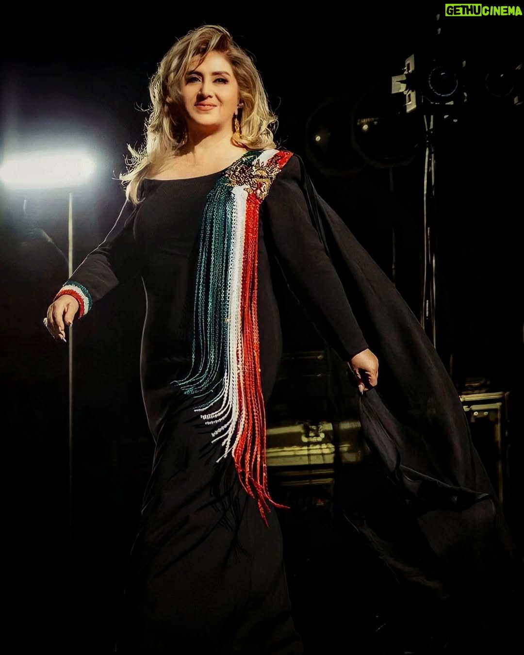 Leila Forouhar - 164.7K Likes - خوشحالم من هم در گردهمایی باشکوه "برای آزادی" در کنار دیگر همکارانم سهم کوچکی را برای حمایت از جنبش زن، زندگی، آزادی داشتم . با حضور شاهزاده رضا پهلوی نیز، این شب زیبا و دیدنی به اوج خود رسید. 

با سپاس از حمایت شما عزیزان و دست اندرکاران این برنامه و با تشکر از سیمین عزیز برای طراحی بسیار زیبای لباس من  و همچنین زاره عزیز برای آرایش مو و میکاپ .
به امید آینده ی روشن برای سرزمینمان ایران

LIVE FOR LIBERTY
Los Angeles , Youtube Theater
June 11th 2022
@simin_couture Simin_couture
#LeilaForouhar #LiveForLiberty #IRAN #MahsaAmini #Woman_Life_Freedom

#لیلافروهر #ایران #مهسا_امینی #زن_زندگی_آزادی