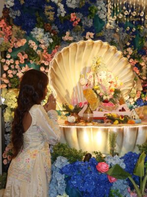 Leisha Patidar Instagram - Where there is bappa, there is peace🥹🙏🏼💖