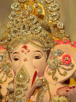 Leisha Patidar Instagram - Where there is bappa, there is peace🥹🙏🏼💖