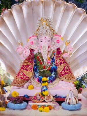 Leisha Patidar Instagram - Forever grateful & blessed…
no words can thank Bappa enough🙏🏼🥹💖
#2025
#ganpati