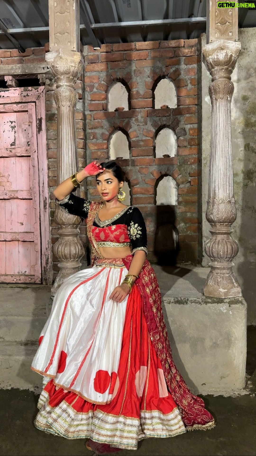 Leisha Patidar - 33K Likes - Of course I had to recreate this look🌹🔫

Outfit- @mewar_couture_

#trending #navrati #transition