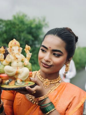 Leisha Patidar Instagram - 365 days till we welcome you home again, Bappa ❤️🙏🥹💖
Jewellery- @rasasilverjewels