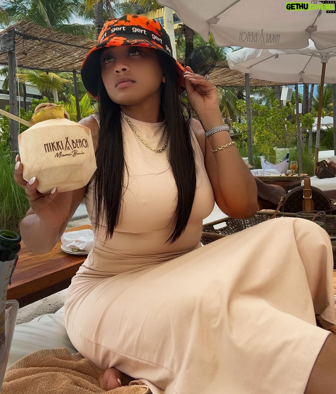 Lerato Kganyago - 3 Likes - 🥥 🏝️ 🤍