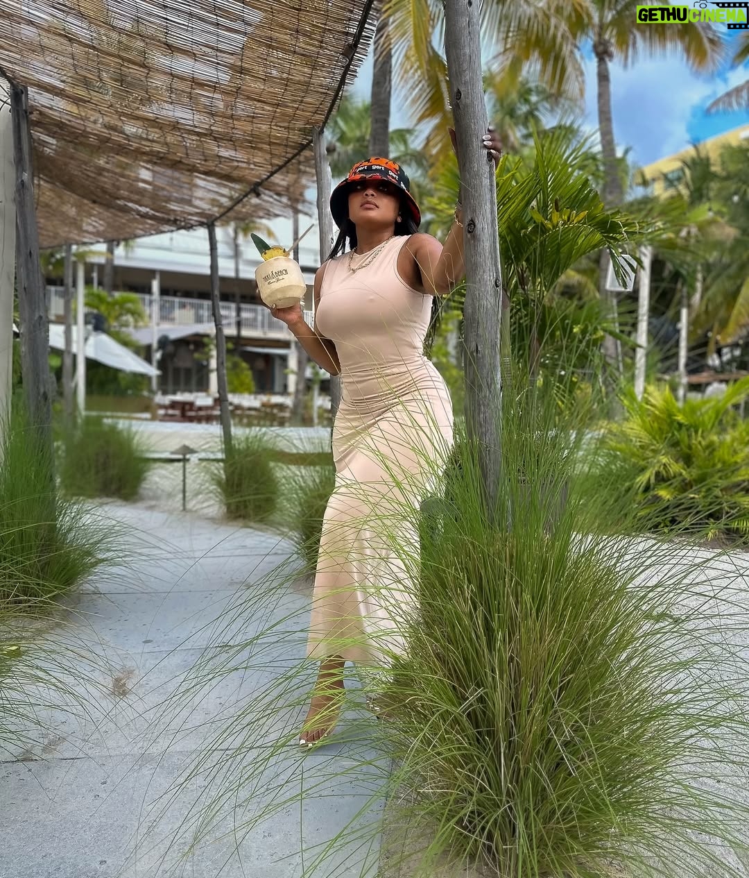Lerato Kganyago - 3 Likes - 🥥 🏝️ 🤍