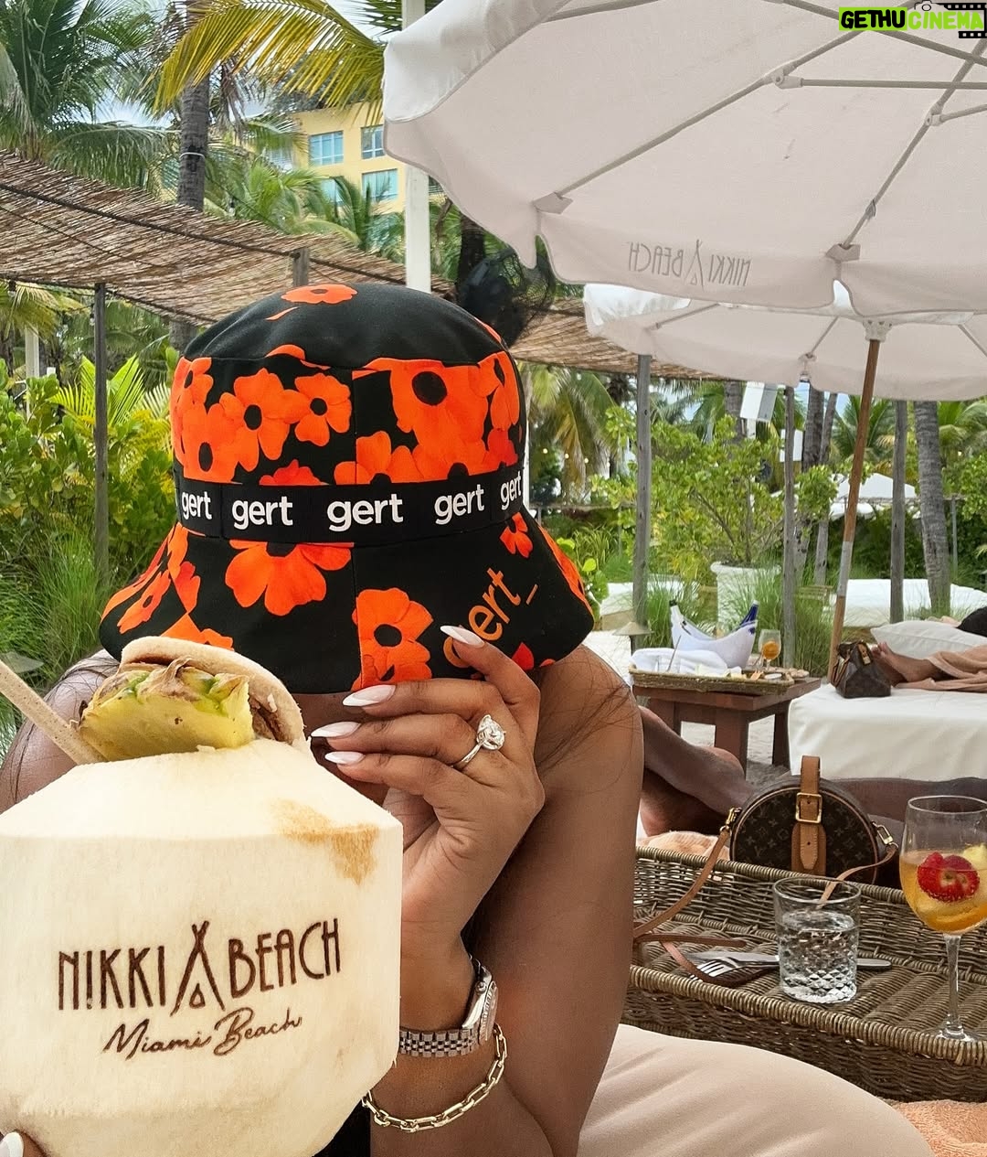 Lerato Kganyago - 3 Likes - 🥥 🏝️ 🤍