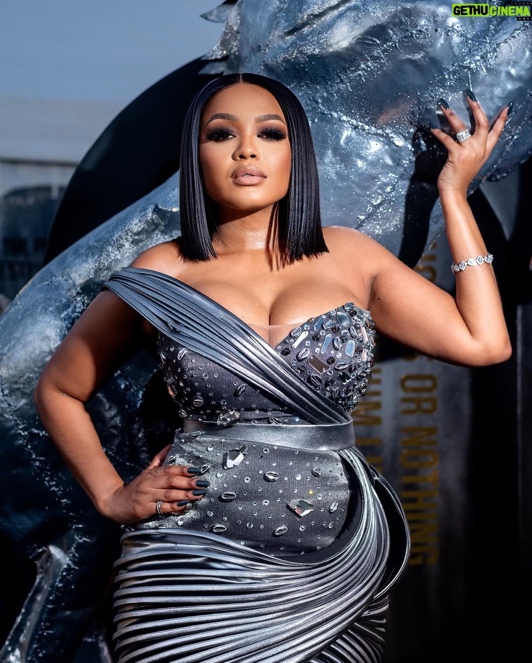 Lerato Kganyago - 99.2K Likes - MOTHER MARS

👗 @gertjohancoetzee 
📸 @daah_photography 
💄 @khethiwe_mkhabela 
💇🏾‍♀️ @thesanhair