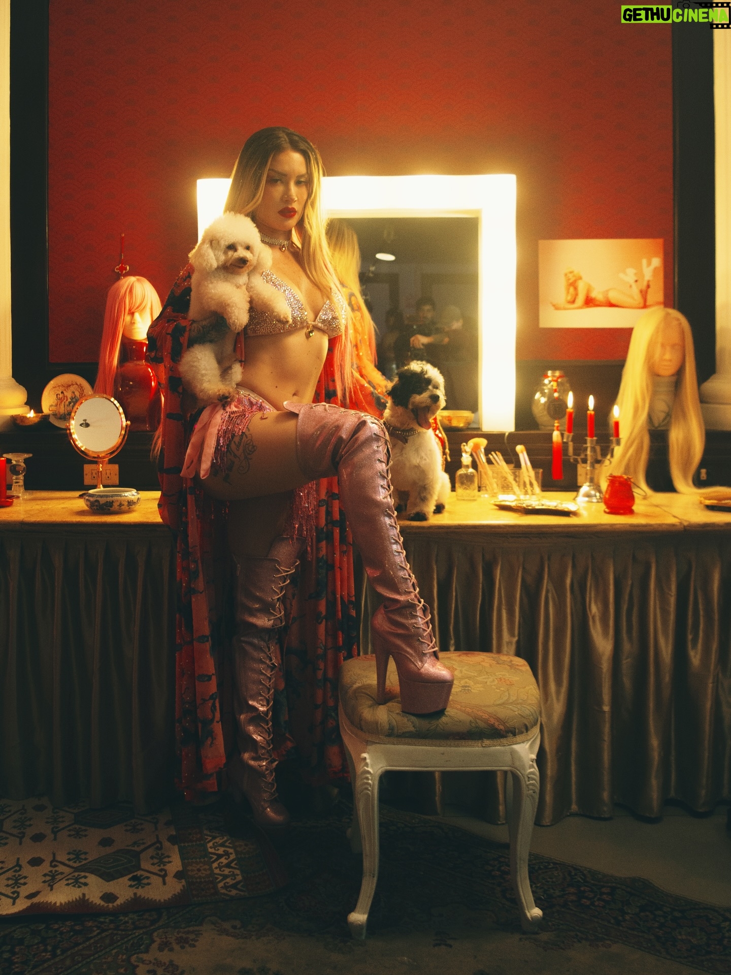 Leslie Shaw - 6.5K Likes - Behind the scenes 📸📽️ @leslieshaw 
.
#videoclip #bts #leslieshaw #armonia10 #fotografia #fotografosperuanos #backstage #musicphotography