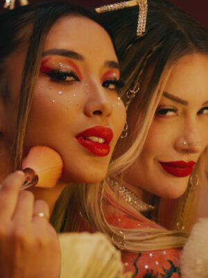 Leslie Shaw Instagram - Behind the scenes 📸📽️ @leslieshaw
.
#videoclip #bts #leslieshaw #armonia10 #fotografia #fotografosperuanos #backstage #musicphotography