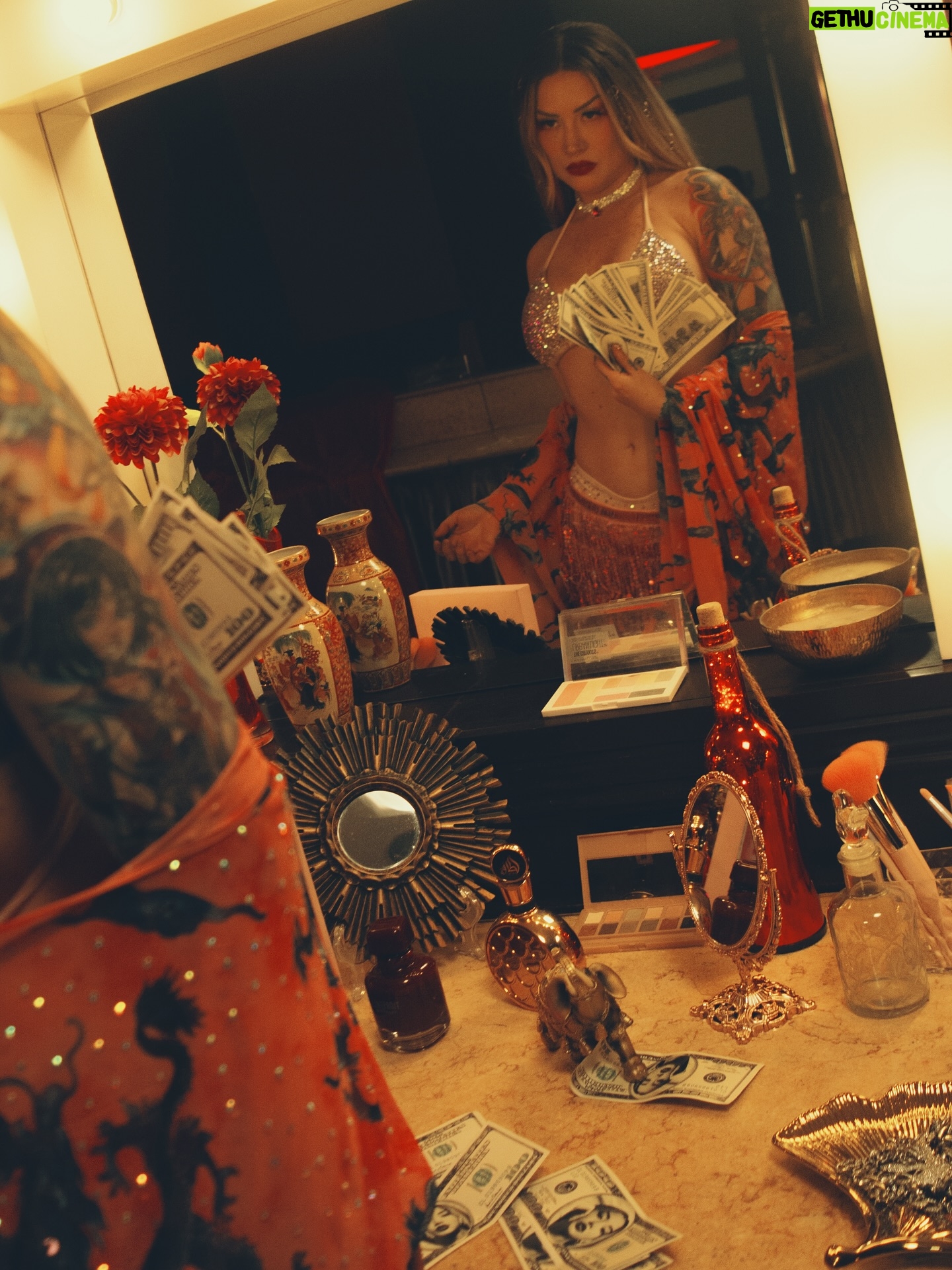 Leslie Shaw - 6.5K Likes - Behind the scenes 📸📽️ @leslieshaw 
.
#videoclip #bts #leslieshaw #armonia10 #fotografia #fotografosperuanos #backstage #musicphotography