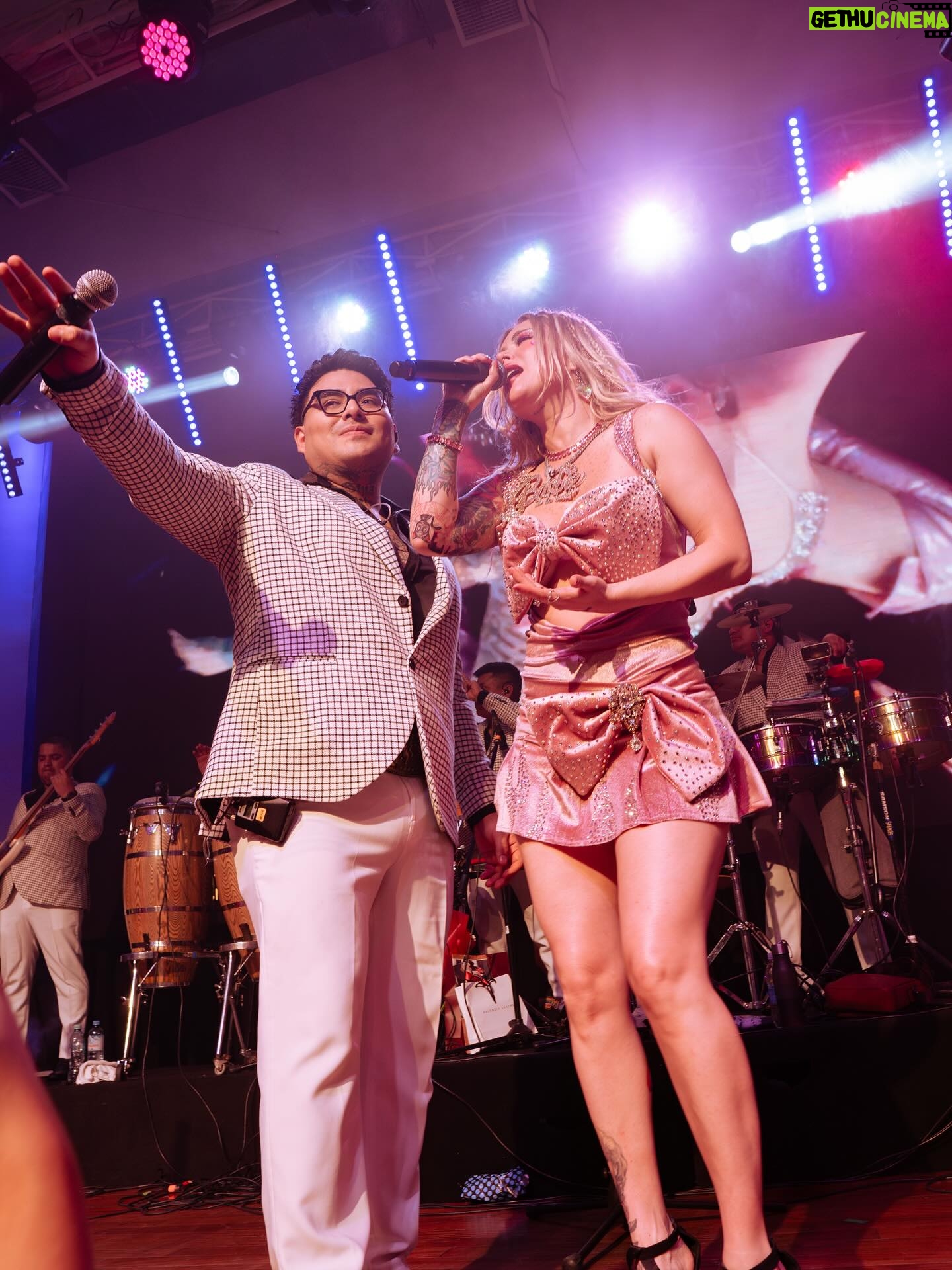 Leslie Shaw - 8.5K Likes - Vistiendo a la Barbie de la Cumbia @leslieshaw 💕 para el último show en Cumbia de Gala junto a los @loscumbiashawstars y  @armonia10oficial ✨