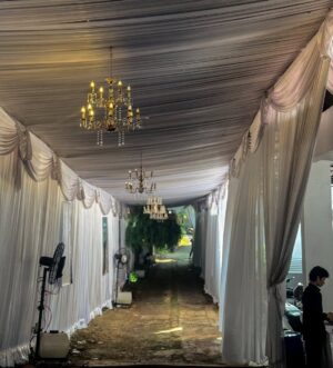 Lesti Kejora Instagram - Selamat Hari Raya Idul Adha. šš¼š
Terima kasih buat teman-teman yang sudah menyempatkan hadir untuk sholat ied berjemaah di kediaman kita yang sudah disulap sedemikian rupa šš¼š
.
@ayudyahandari
@byayudyahandari
.
.
Nb: celana gw kotor abis motong sapi š¤£
