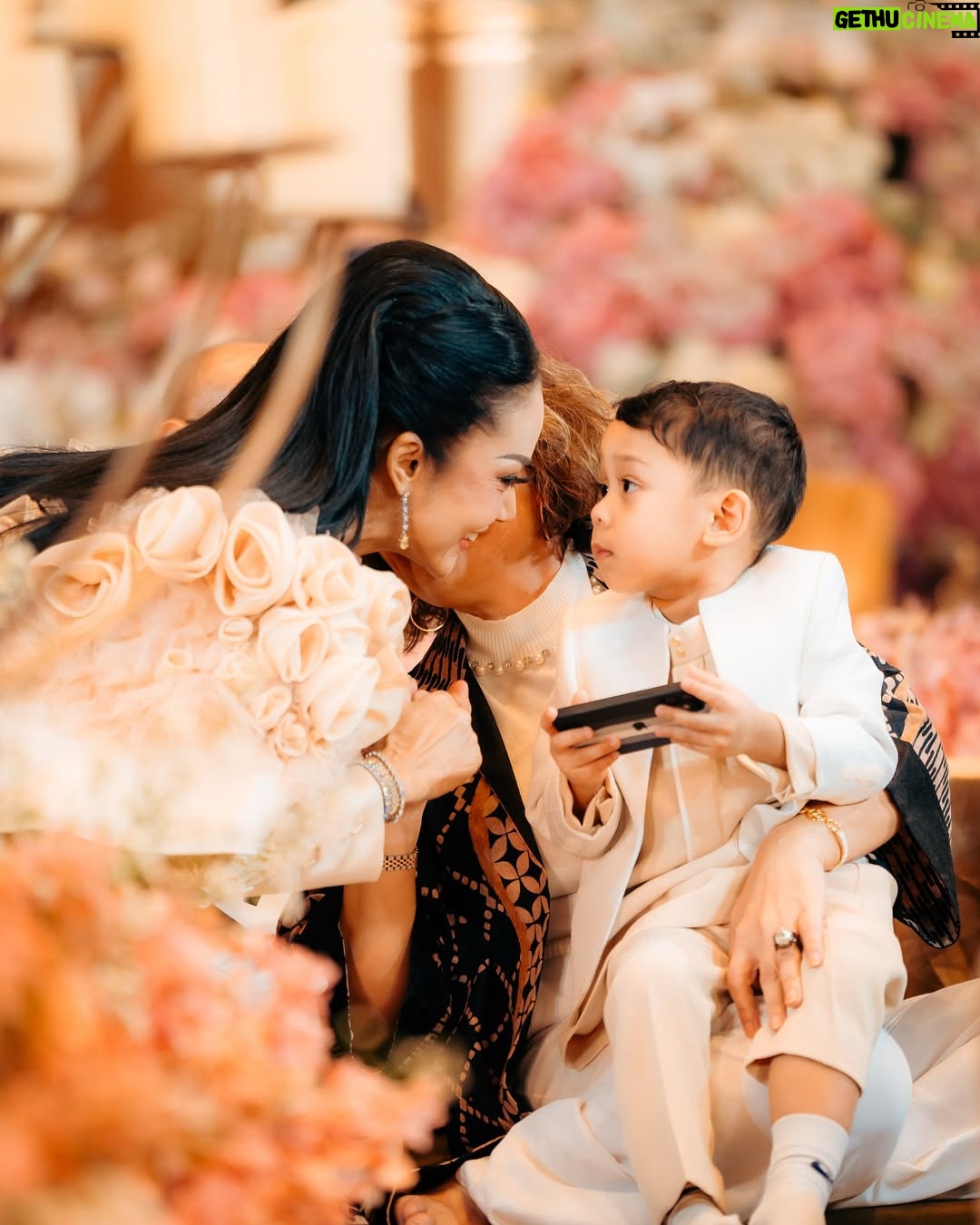 Lesti Kejora - 446.7K Likes - MasyaAllah tabarakallah 
Aqiqah adek🤍… @leshiativana 

Attier: @ayungberinda 
Dekor: @theatmadjas 
EO: @chandira.wo.eo 
Vanue : @ayanajakarta 
F&B : @24evercoffee @ayanajakarta
Souvenir : @momuung.id @moell.id @ricarico_bakery @dagangdagingreal @mydreamgoodies
Usher : @stilettopagarayu
Hadiah : @pmbtoysofficial
MC Offair: @hani.hendrajatinmc @fauzinoerwenda_
Groul Sholawat : @lubnaalazizah.shalawat 
Buku Pengajian : @undangankarawang_
Undangan Digital : @invitato.id
Karpet : @farahcarpetofficial