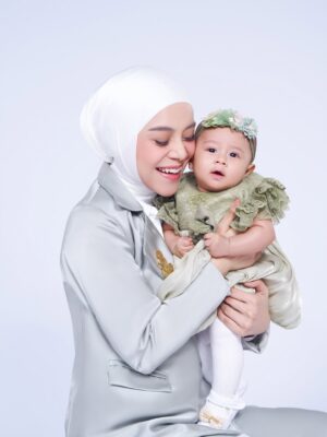 Lesti Kejora Instagram - Alhamdulillah⦠perjalanan menyusui untuk Leshia dimudahkan.
Belajar dari pengalaman sama Abang L dulu, kali ini aku makin siap, terutama karena punya support system yang pas š
Salah satunya ya Exclusive Breastfeeding Set dari @momuung.id ini. Ngebantu banget buat ibu baru maupun ibu beranak dua seperti aku š
⨠Spesial followers aku khusus HARI INI AJA tanggal 10 JULI di Shopee untuk 20 orang pertama!
Pakai kode āMOMUEXLESā buat dapat voucher Rp100.000 ya!
#MomUungXLesti #LestiKejora #BreastfeedingSet #ProudToBreastfeed #GenerASIemas #solusiboosterasi #MomUung